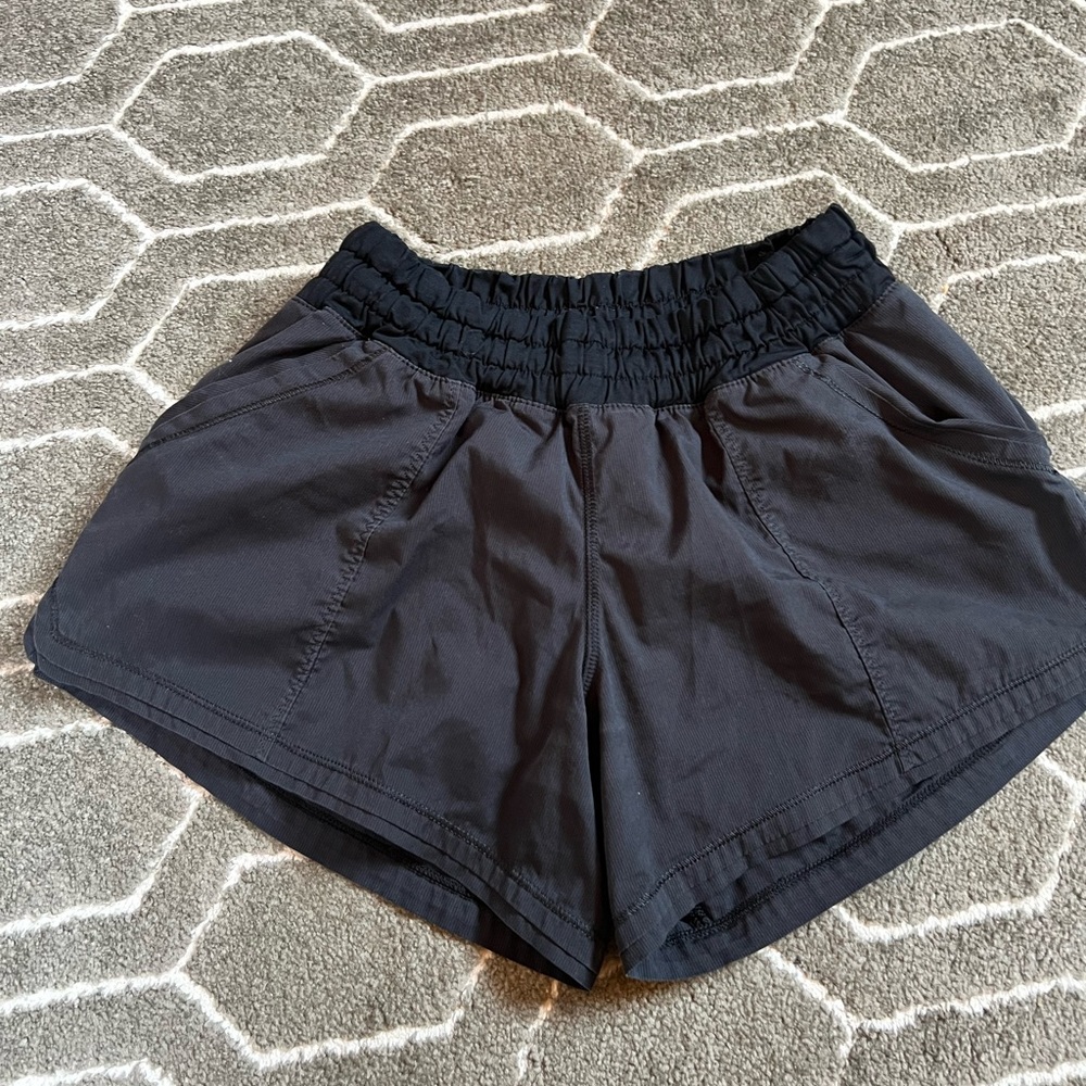 Lululemon shorts with pockets